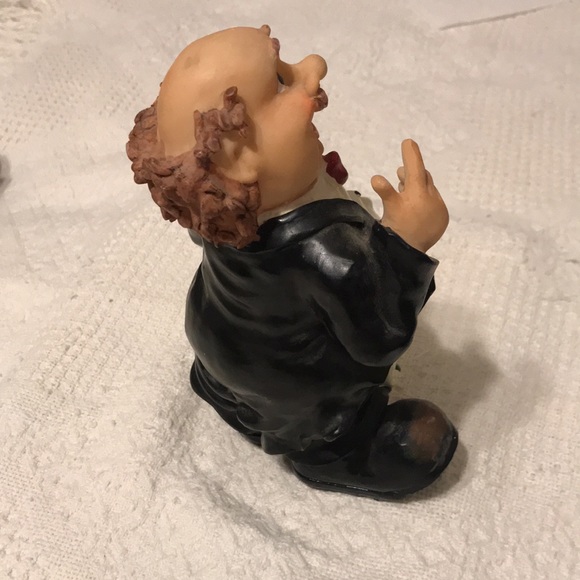 Butler in his tuxedo ceramic figurine - Picture 4 of 9